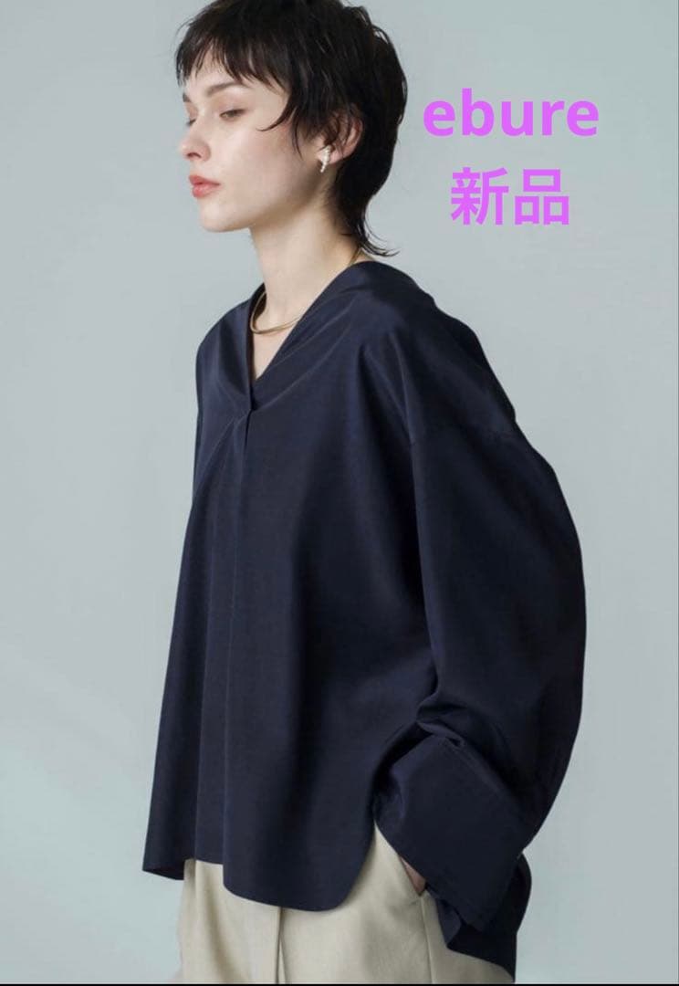 【新品】2025SS ebure エブール Vネックブラウスネイビー