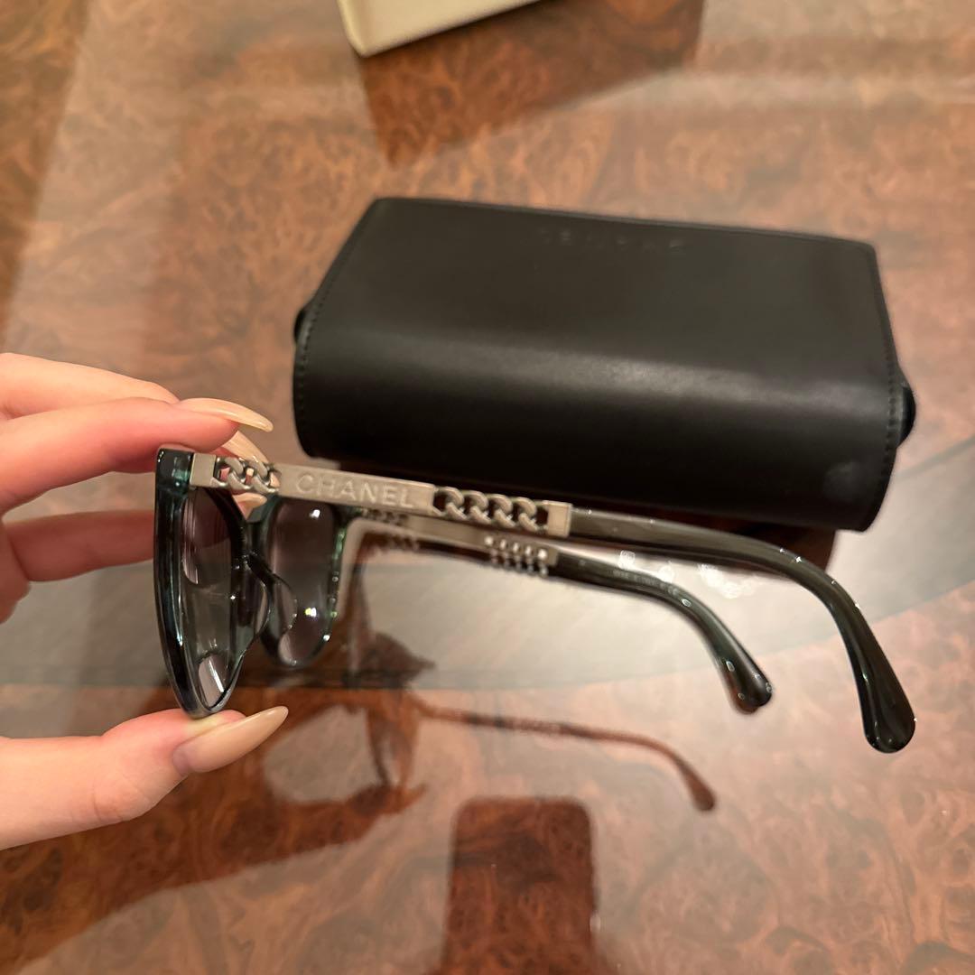 シャネル　サングラス　グリーン