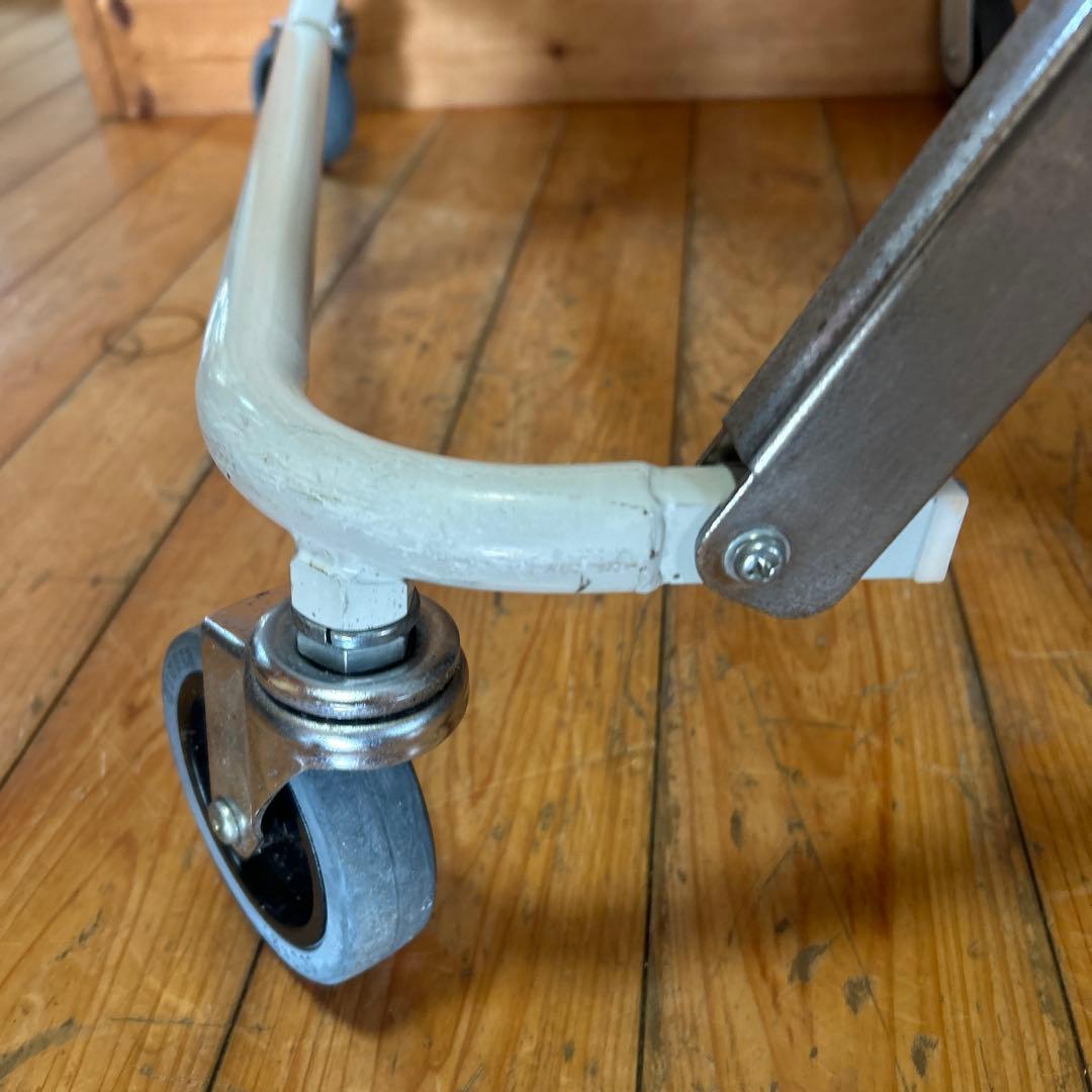 介護用４輪歩行器　日進医療器TY157