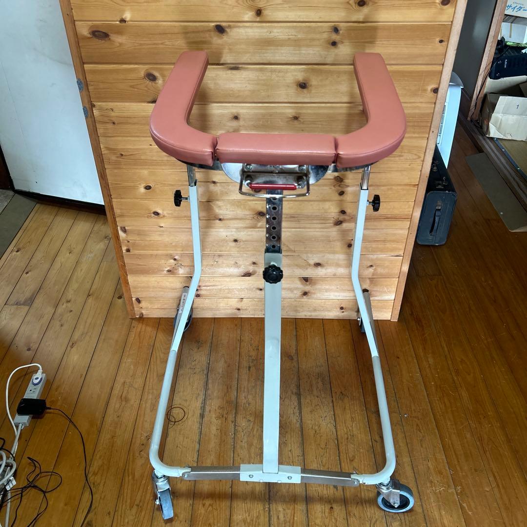 介護用４輪歩行器　日進医療器TY157