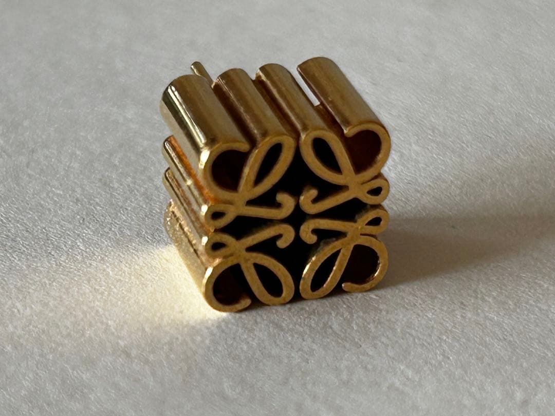 かか★LOEWE スタッドピアス 片方のみ キャッチなし★ロエベ