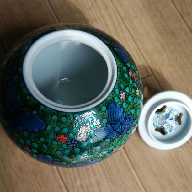 香炉  村上玄輝  緑彩蝶花文