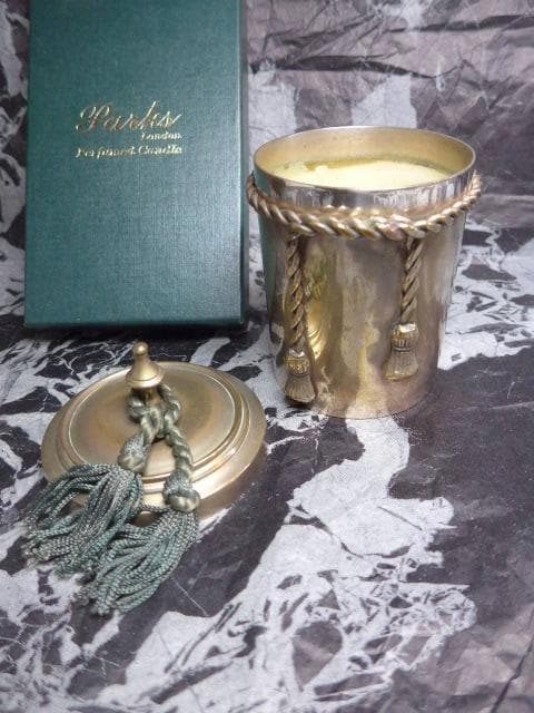 英国の老舗、パークスのアンティークのキャンドルホルダーです。金属製
