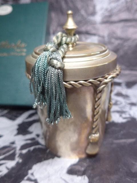 英国の老舗、パークスのアンティークのキャンドルホルダーです。金属製