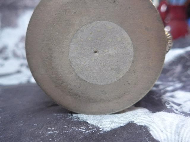 英国の老舗、パークスのアンティークのキャンドルホルダーです。金属製