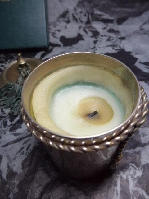 英国の老舗、パークスのアンティークのキャンドルホルダーです。金属製