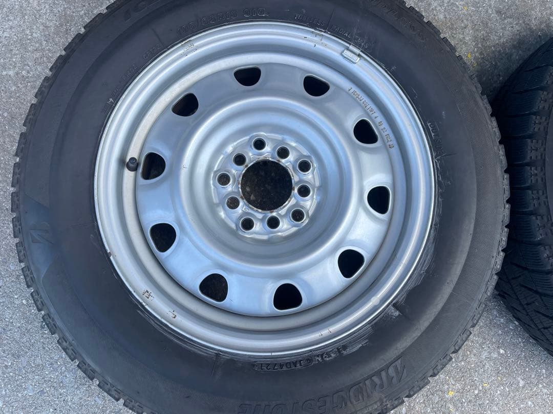 セレナ、ノア、ステップワゴン、カローラ、プリウス195/65Ｒ15　スタッドレス