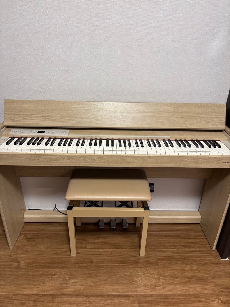 鍵盤楽器 Roland F701