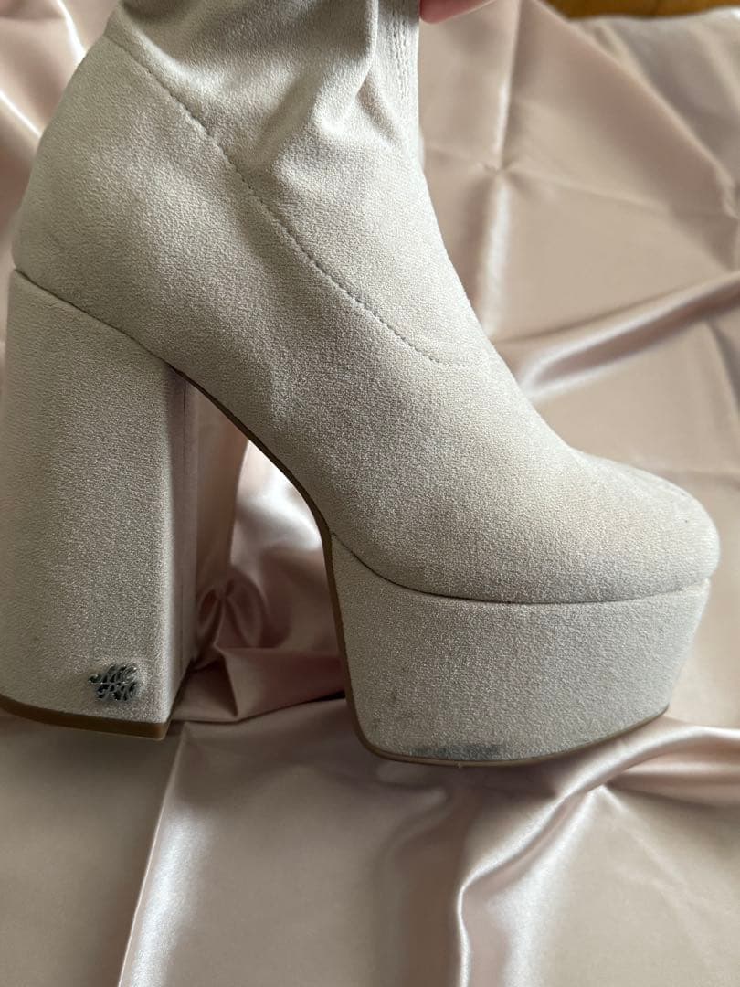 ミシェルマカロン 美脚ロングブーツ ベージュ／Mサイズ