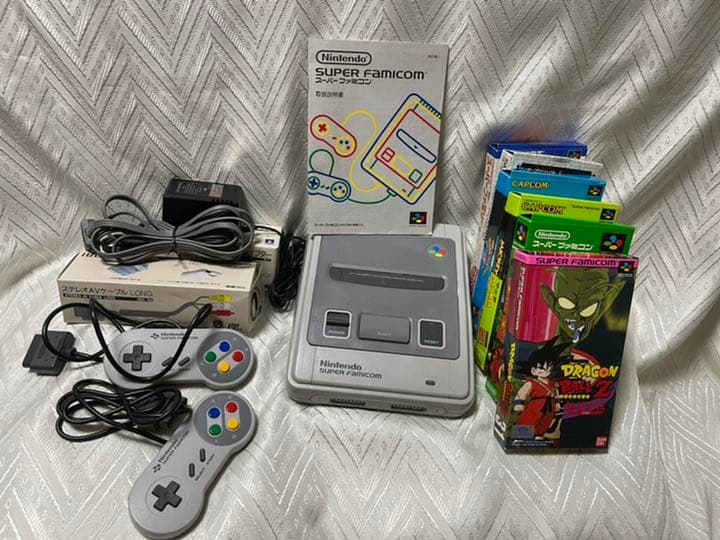 新品➕ほぼ新品　スーパーファミコン　説明書付➕ソフト６本➕ケーブル➕アダプター
