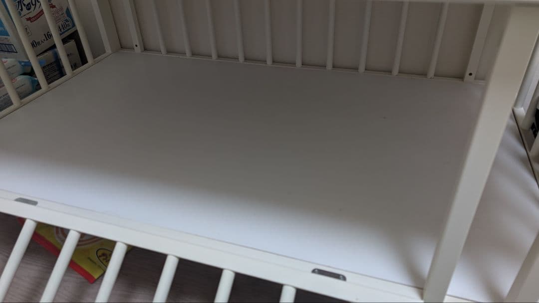 //断捨離中//ホワイト木製ベビーベッド　安全ロック付き（ランデブー）