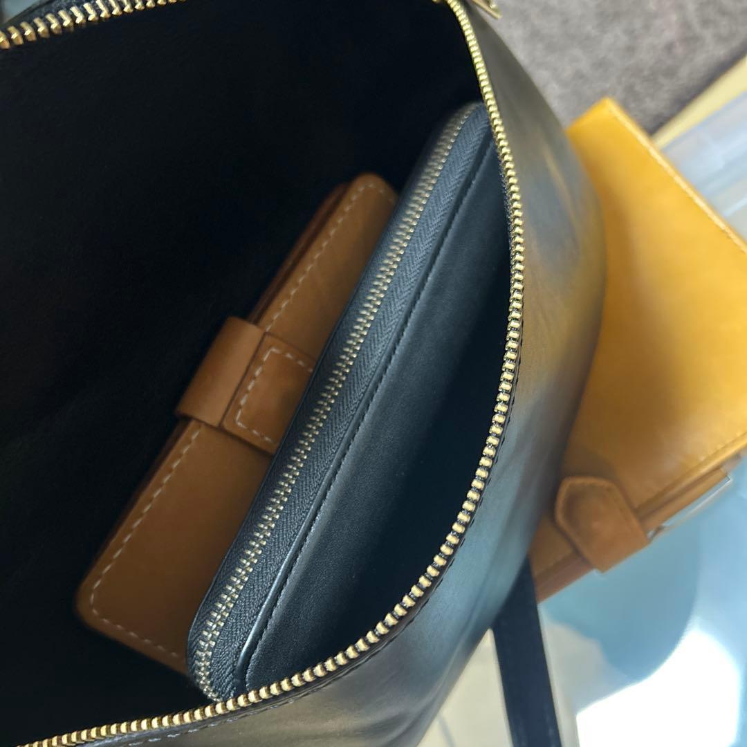 とも　黒ボディバッグ　総手縫い　タンニン鞣し革　ヌメ革