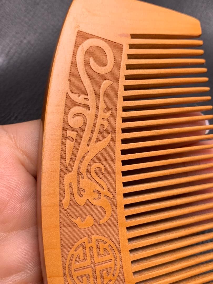 0422118  桃の木素材櫛57.6＊144.4ミリ