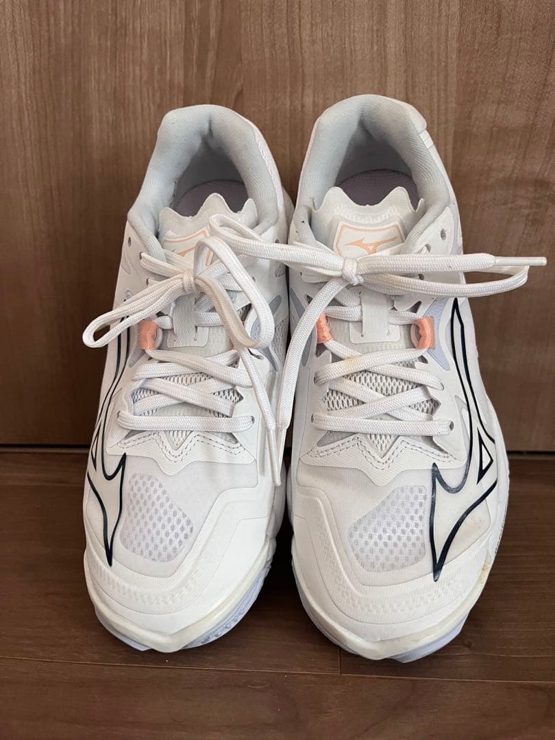 Mizuno Wave Lightning Z8 ホワイト