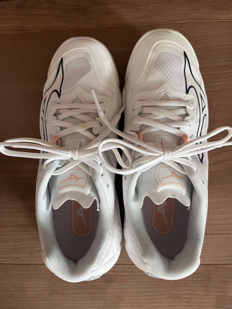 Mizuno Wave Lightning Z8 ホワイト