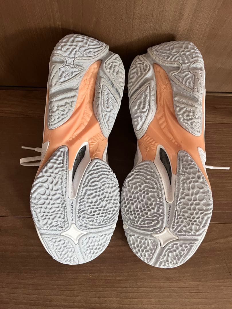 Mizuno Wave Lightning Z8 ホワイト