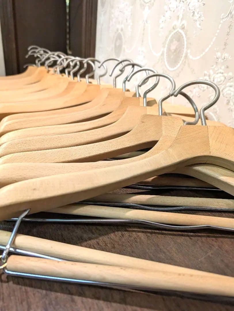 木製 無垢 コートハンガー 肩にカーブと厚みがあるタイプ 20本以上確約