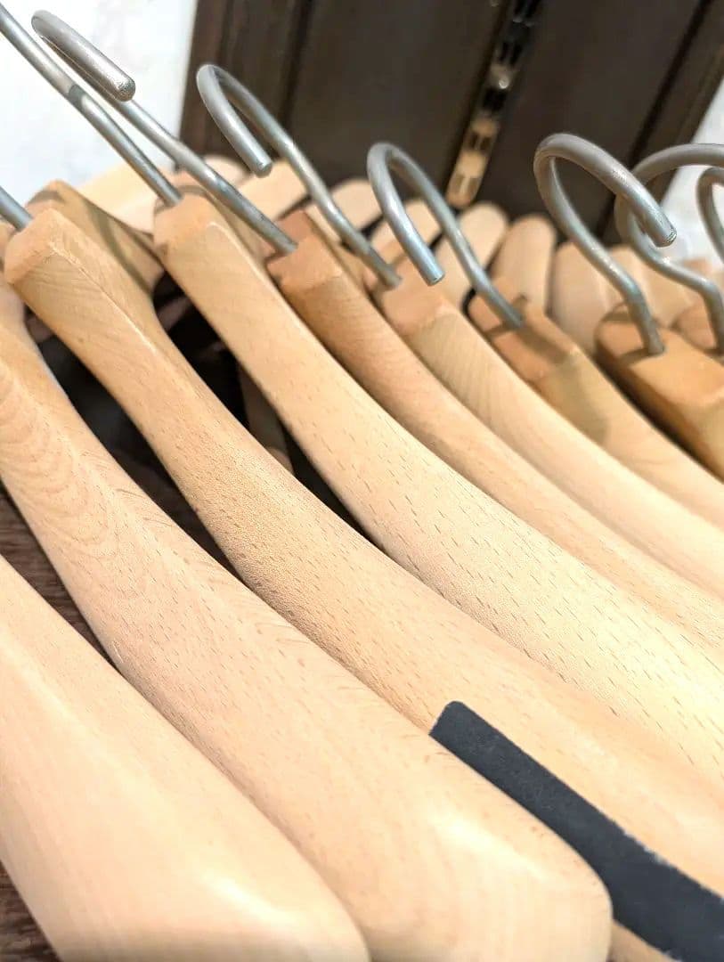 木製 無垢 コートハンガー 肩にカーブと厚みがあるタイプ 20本以上確約