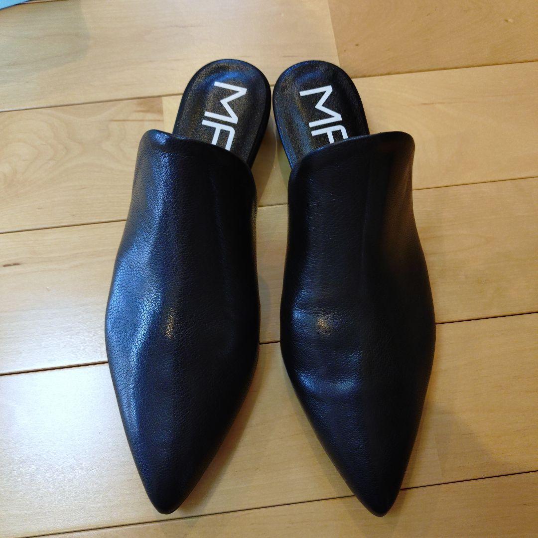 MANA ブラック ポインテッドトゥ ミュール