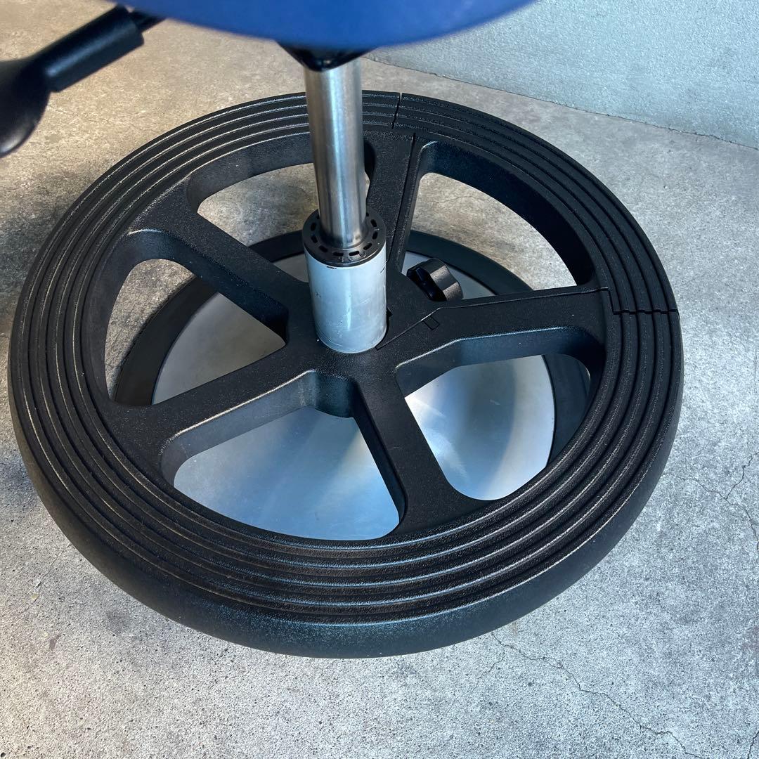 ayur chair アーユルチェア ルナ　足置きリング付　丸ベースタイプ