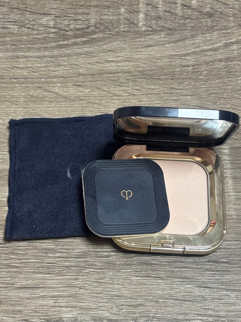 Clé de Peau Beauté プードルコンパクトエサンシエルn