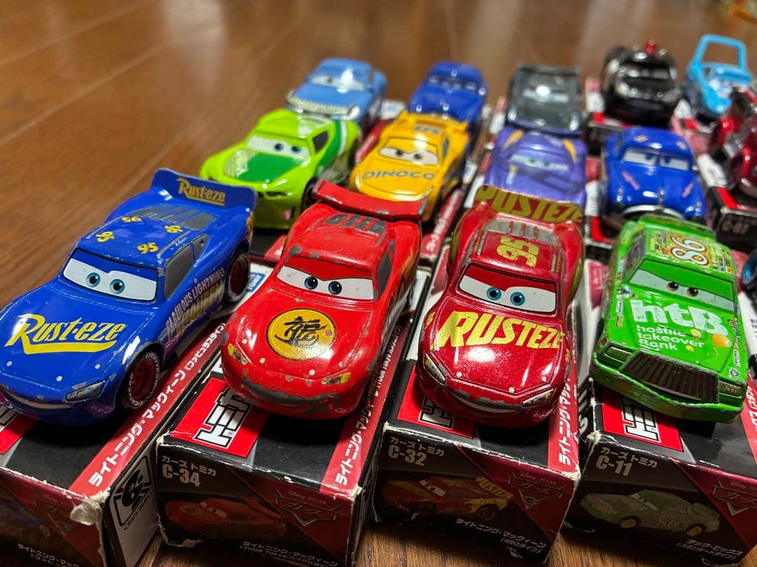 カーズトミカ たくさんのせよう！大きなマック トレーラー　　トミカ49台セット