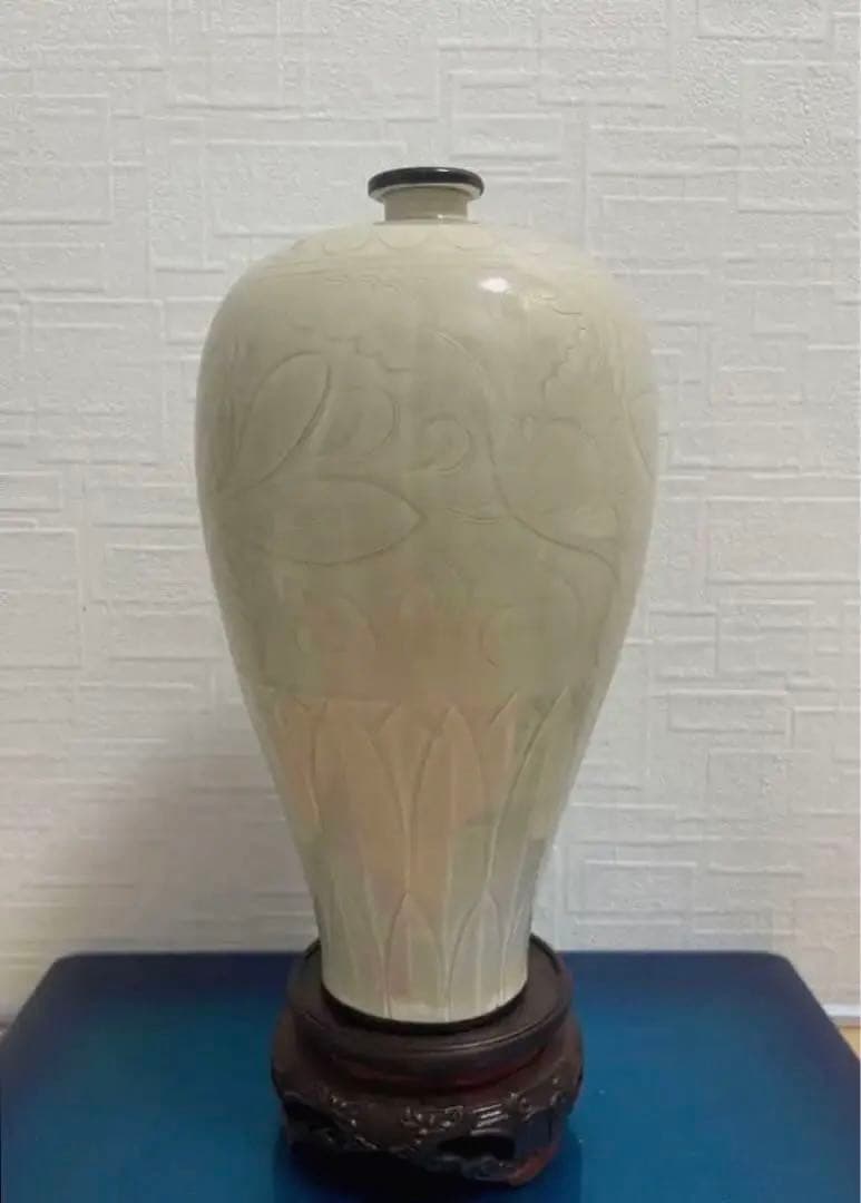 中国 宋時代 定窯白磁 细陰刻花卉文瓶 陶芸古美術 。