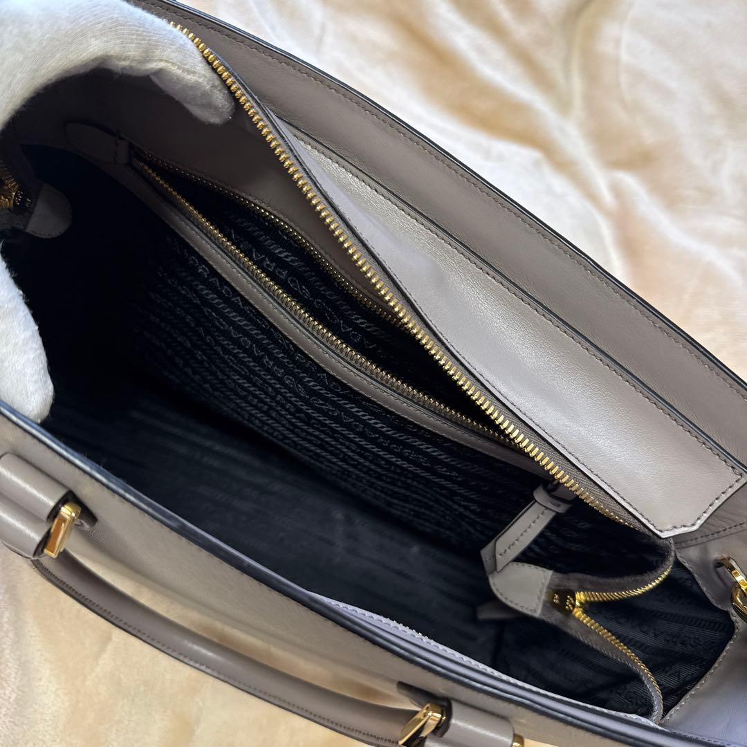 PRADA グレー トートバッグ ショルダー付き