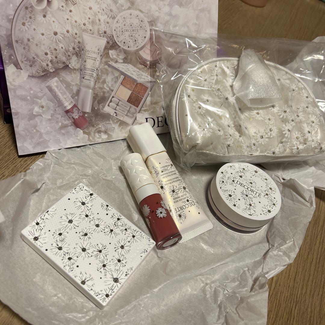 コスメデコルテ クリスマスコフレ2024 WHITE BLISS ポーチ付