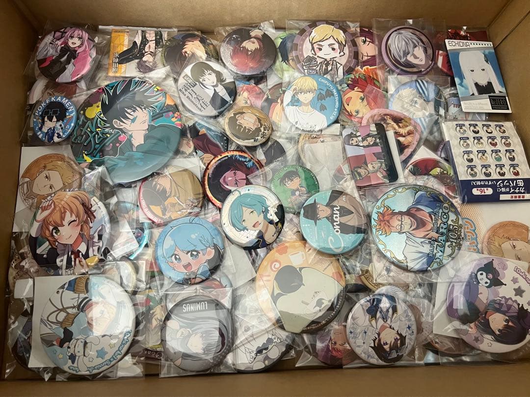 アニメ　キャラクター　缶バッジ　1000個以上　大量まとめ売り