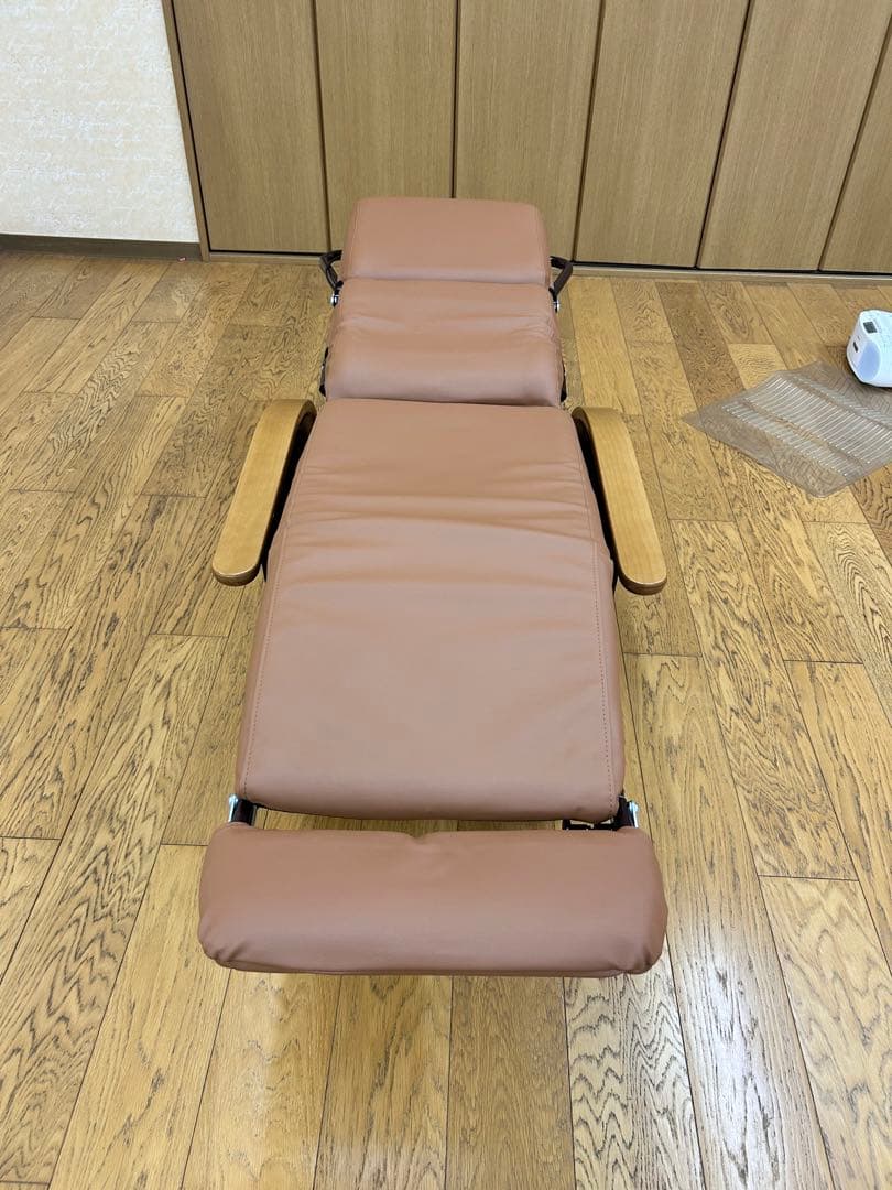 リクライニング機能付き介助用車椅子 ブラウン