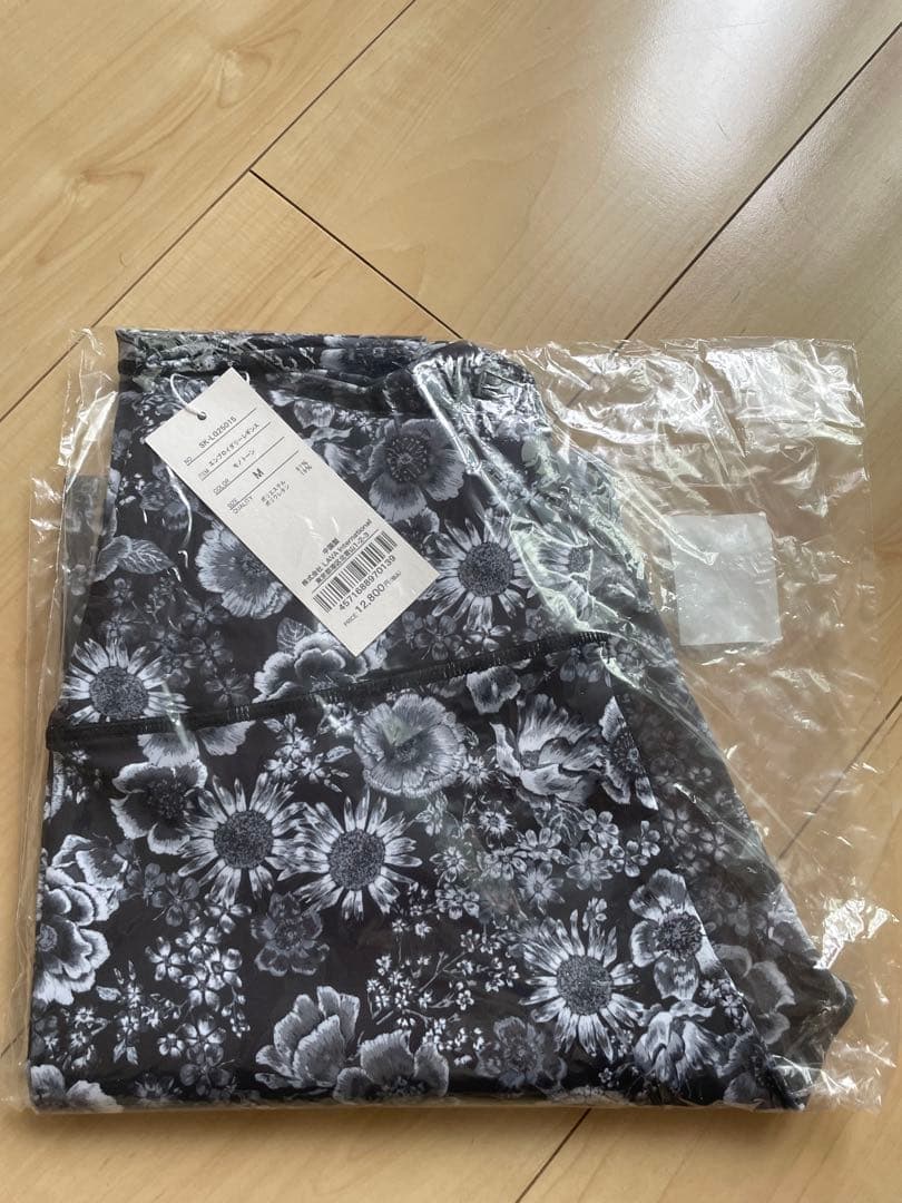 ✴︎新品未開封✴︎SUKALAエンブロイダリーレギンスMサイズ