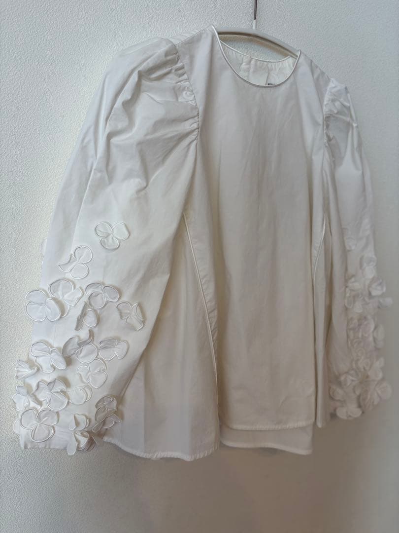 【本日限定値下げ】yori shirocon　パフュームブラウス　花　ホワイト