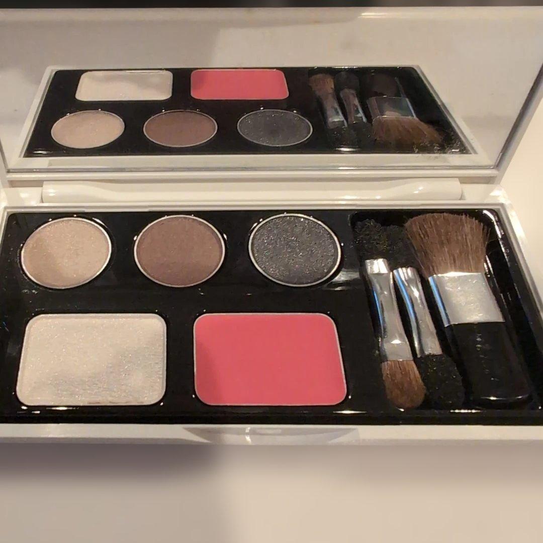 HITORI アイシャドウパレット