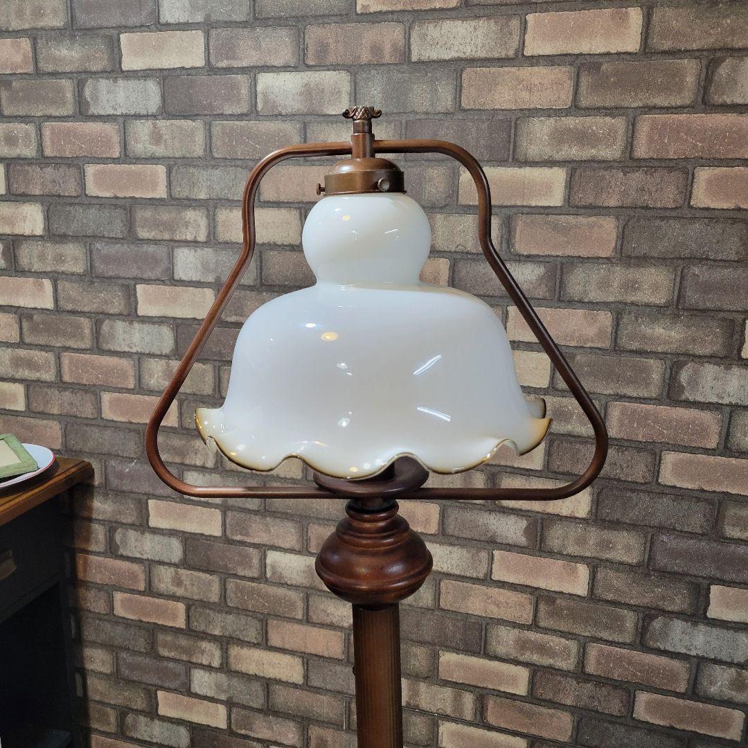 乳白のガラスシェードが可愛い☆ランプ スタンドライトアンティーク ヴィンテージ