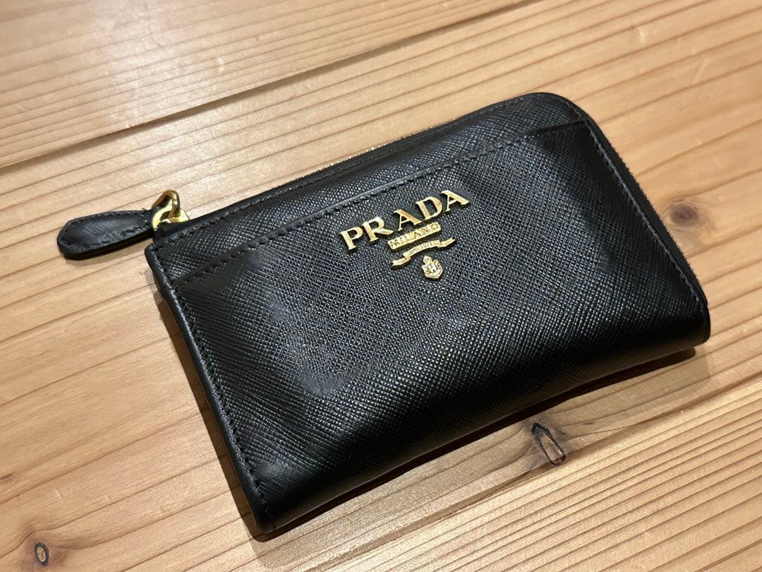 はるきんぐ　PRADA ブラック サフィアーノレザーケース