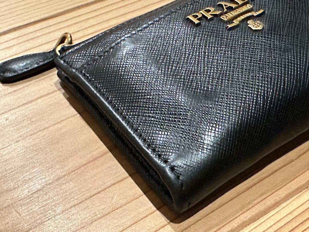 はるきんぐ　PRADA ブラック サフィアーノレザーケース