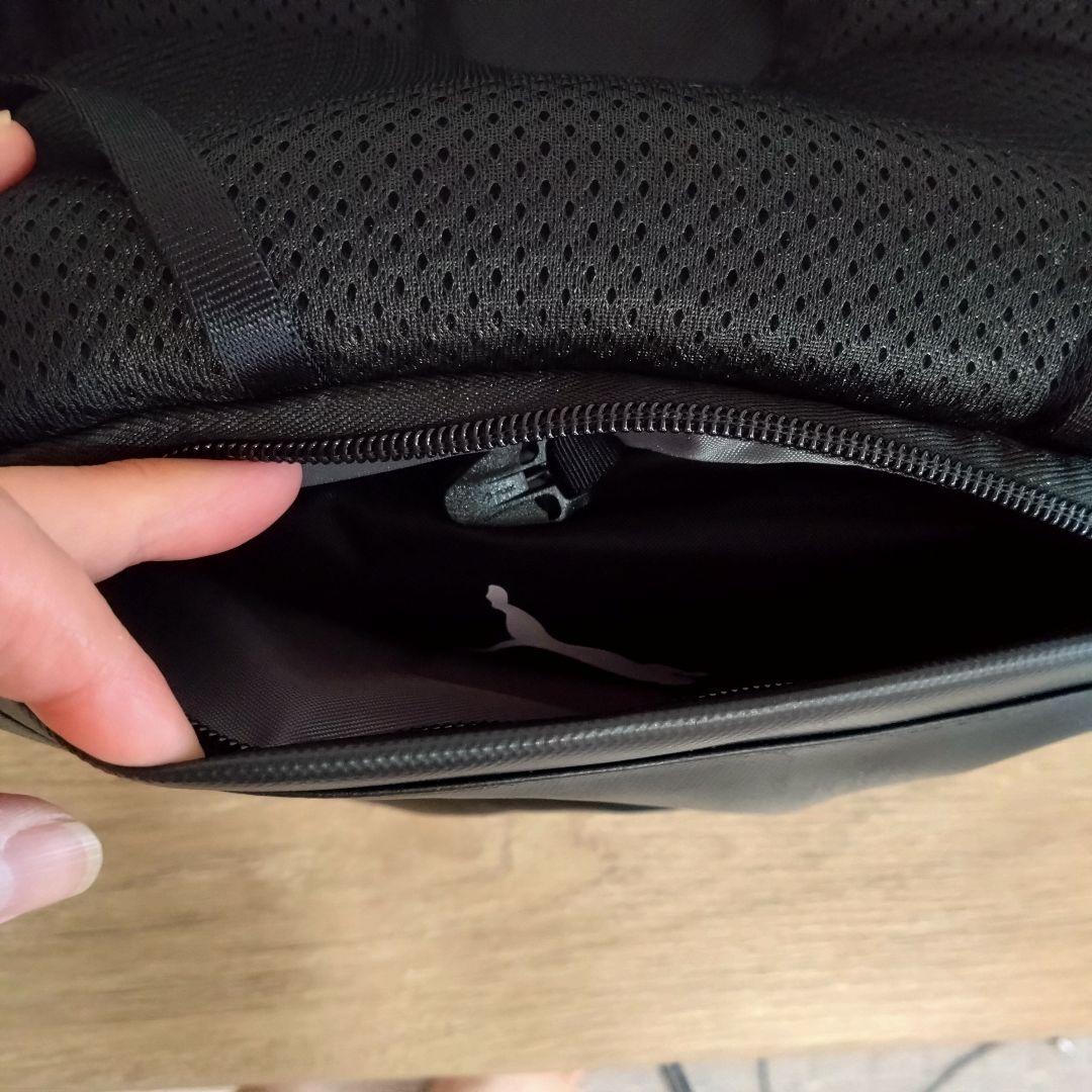 希少　Ferrari ✕プーマ　フェラーリ　バッグ　リュック　黒未使用に近い