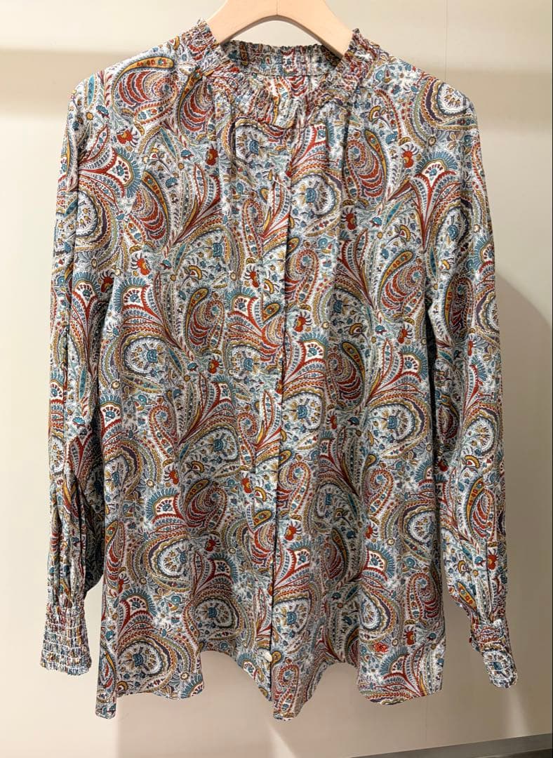 AMACA 三陽商会　リバティ柄ブラウス