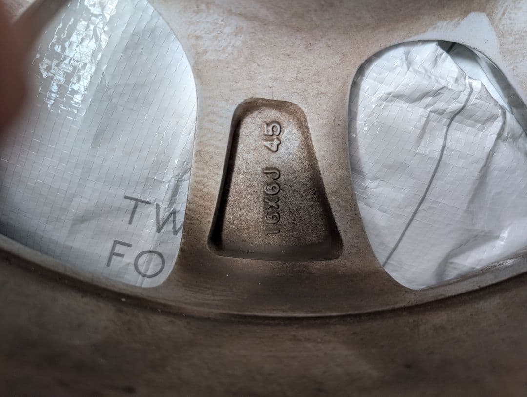 彩鯉　195/60/16スタッドレスタイヤ1本③ナット付き