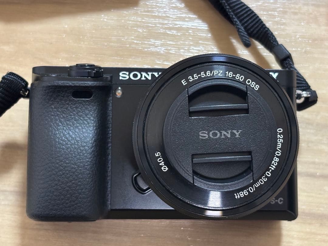 α6000ボディ•レンズ(単焦点レンズ、カメラケース付き)