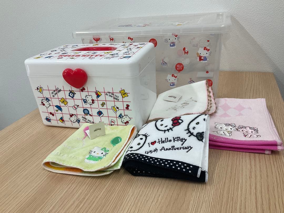 ハローキティ 収納ボックスとタオルセット