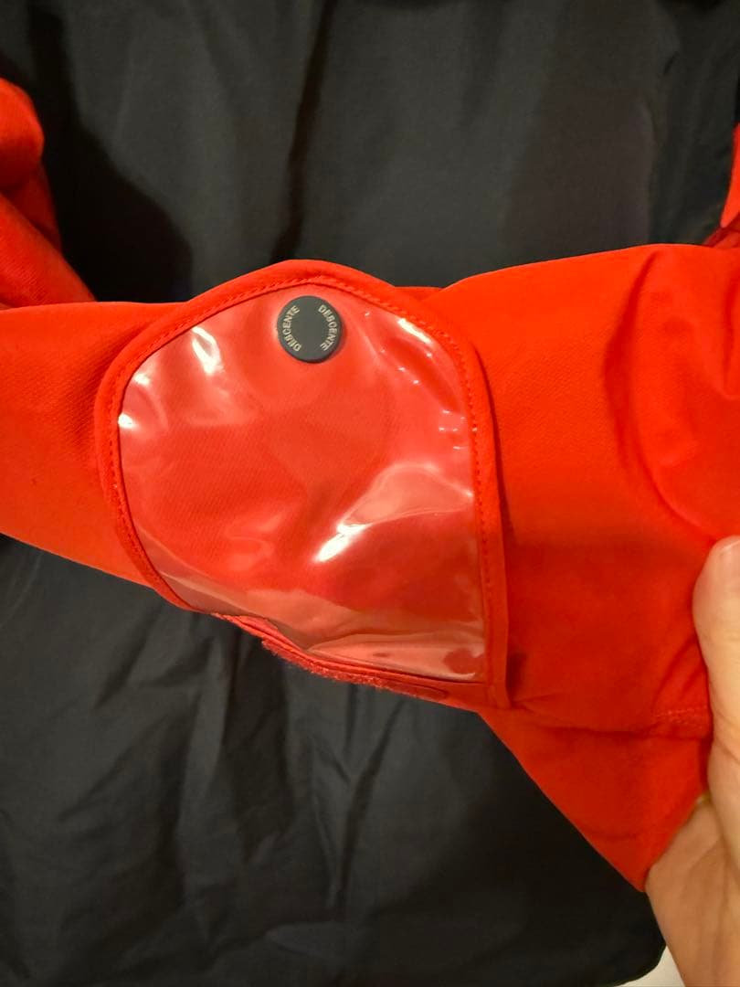 極美品　DESCENTE 2024年モデル メンズ　スキーウェア 上下セット L