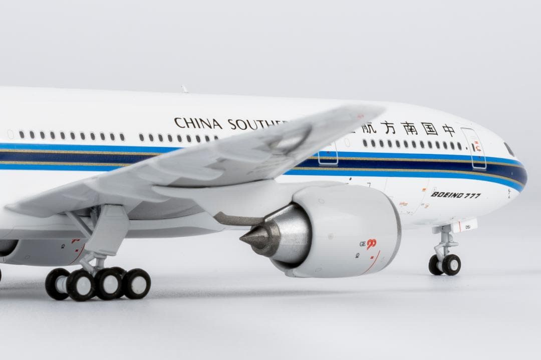 中国南方航空 777-200 B-2051 1/400