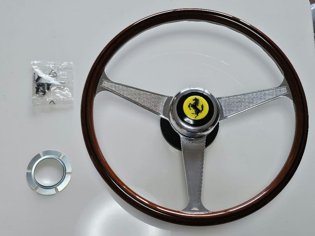 NARDI ナルディ　ウッドステアリング　　フェラーリホーン付き