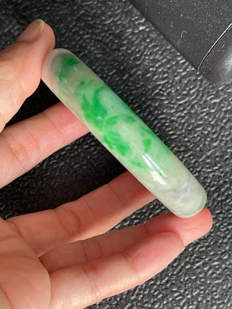 遮断離値下げ処分・電子鑑別書付陽緑黒い花翡翠（烏鶏)天然本翡翠バングル57mm