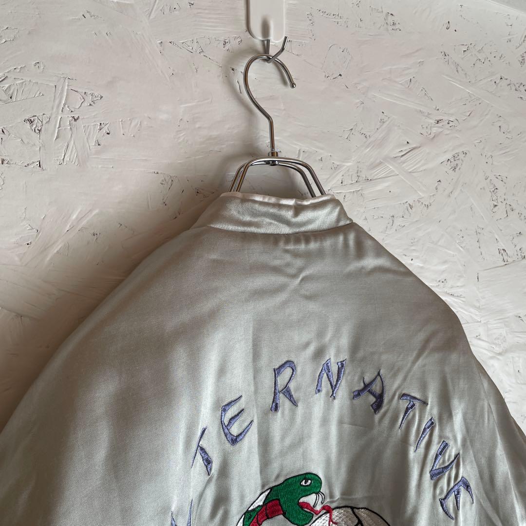 新品未使用タグ付き【RNA】チャイナスカジャン　刺繍スカジャン　シルバー　M