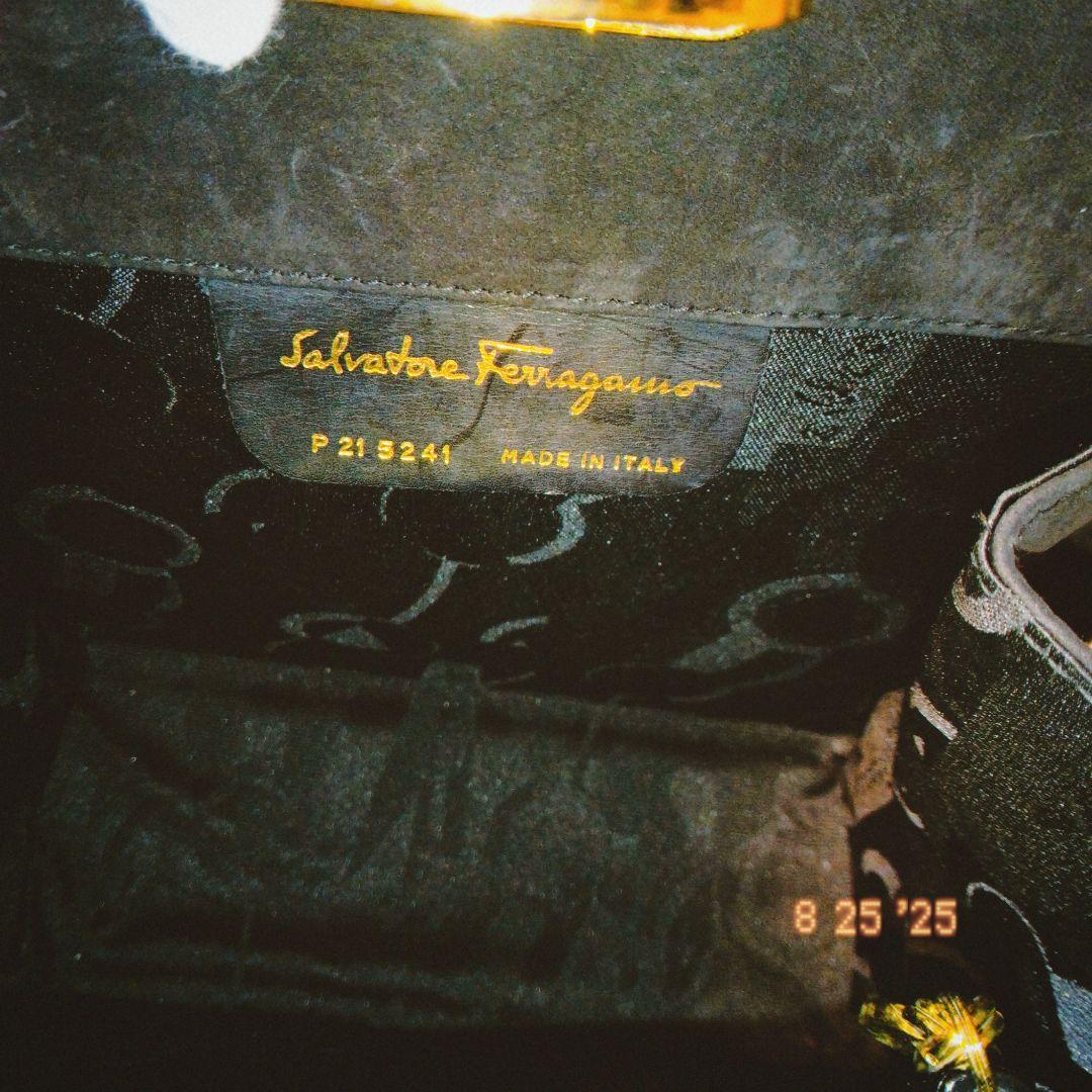 【美品】Salvatore Ferragamo スウェード　ショルダーバッグ