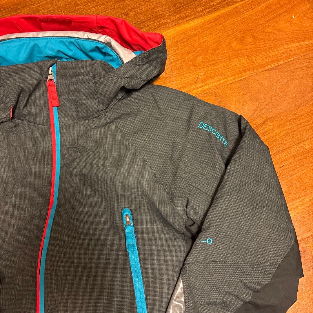 まるで新品☆DESCENTE スキー スノボ ウェア キッズ 150サイズ調整可