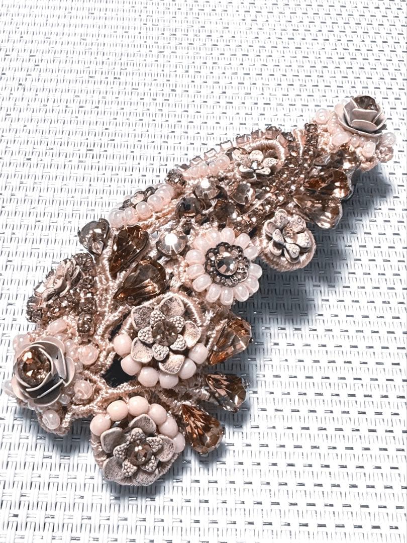 ミハエルネグリンヘアバレッタ